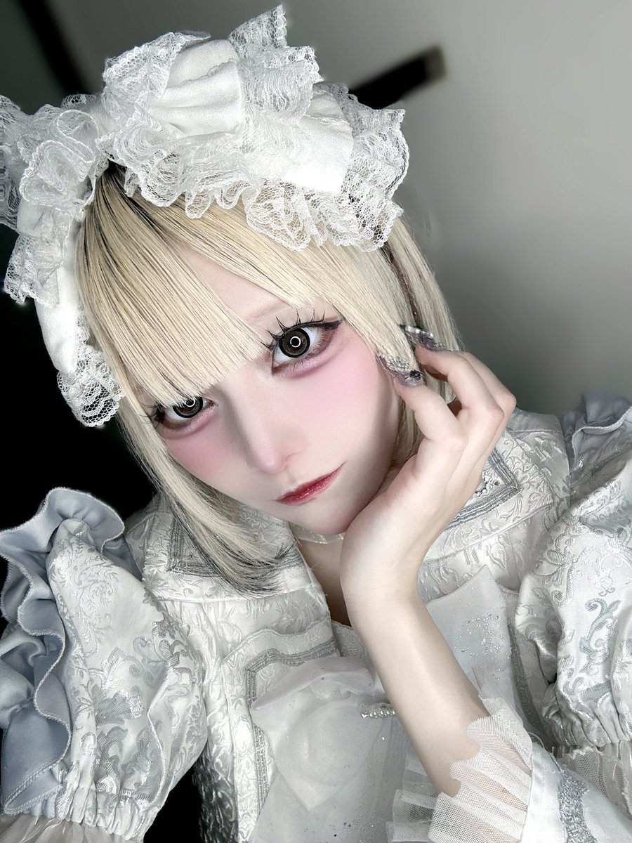 眠依ねるね tweet media