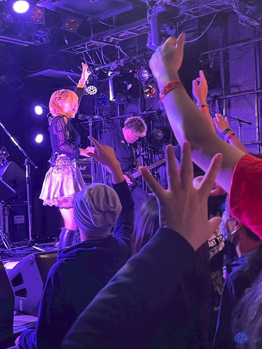 StartToBling's tweet photo. #ルピナス26
📍渋谷サイクロン
 THANKS🖤🩵

member...
Vo.@marinarock_hmhm 
Ba.@Maki_Bass 
Gt.@onimaru_otokage 
Gt./Mnp.@hoto_D 
Dr.@KAGI920
#スタブリ https://t.co/Fo4TcPBSXS