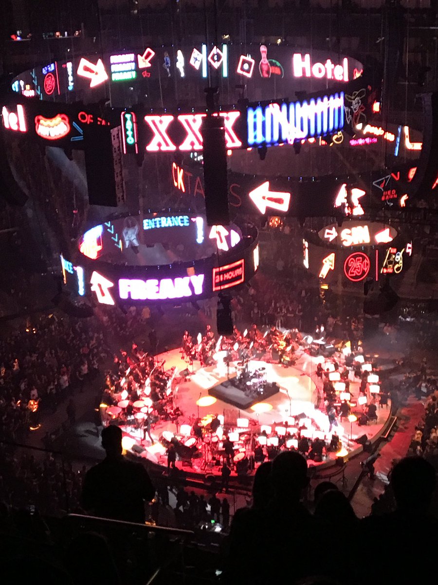 theKevshow's tweet photo. Throwback to S+M2. Finally witnessing our dream concert. https://t.co/6dZTtTFkiB