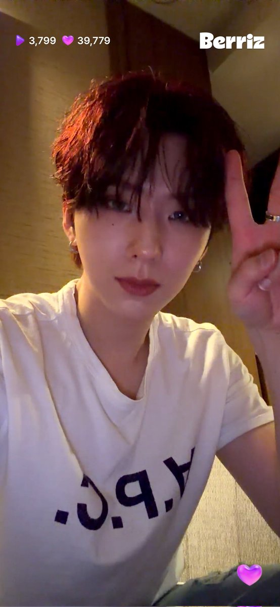 darhamzzi's tweet photo. 야이씨 🦊얼굴 미쳤다🤦‍♀️ 
하지만 볼하트와 캡쳐타임 모르는것이 분명
몰라도돼!!!!개이뻐!!!!!!!너무예쁘다고!!!!!!! https://t.co/Kbwcb9J2AG