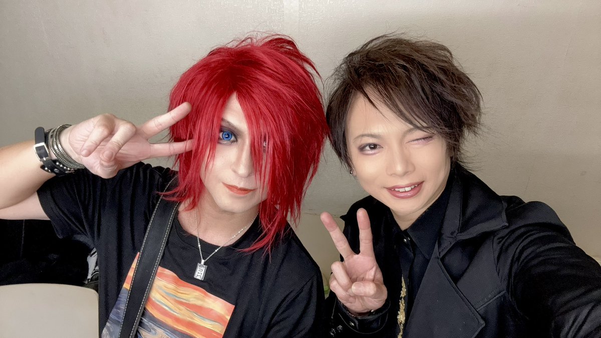 yorita_ryosuke's tweet photo. 初サポートthe Fuzz大阪公演無事終了しました😊
めちゃめちゃ楽しみました✌️✨
が、下手の壁がちょっと邪魔でクルクルできなんだw
残念w
でも楽しんだしちゃんと弾ききった😁
舜さん喜んでくれて良かった✨
皆さまお疲れ様でした😊 https://t.co/46SqqcMR64