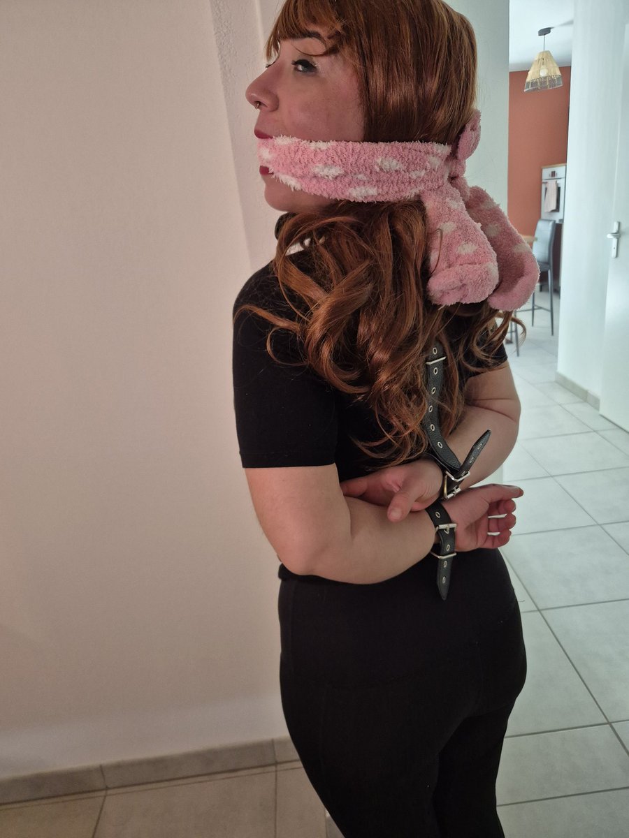 FrenchBondage tweet media