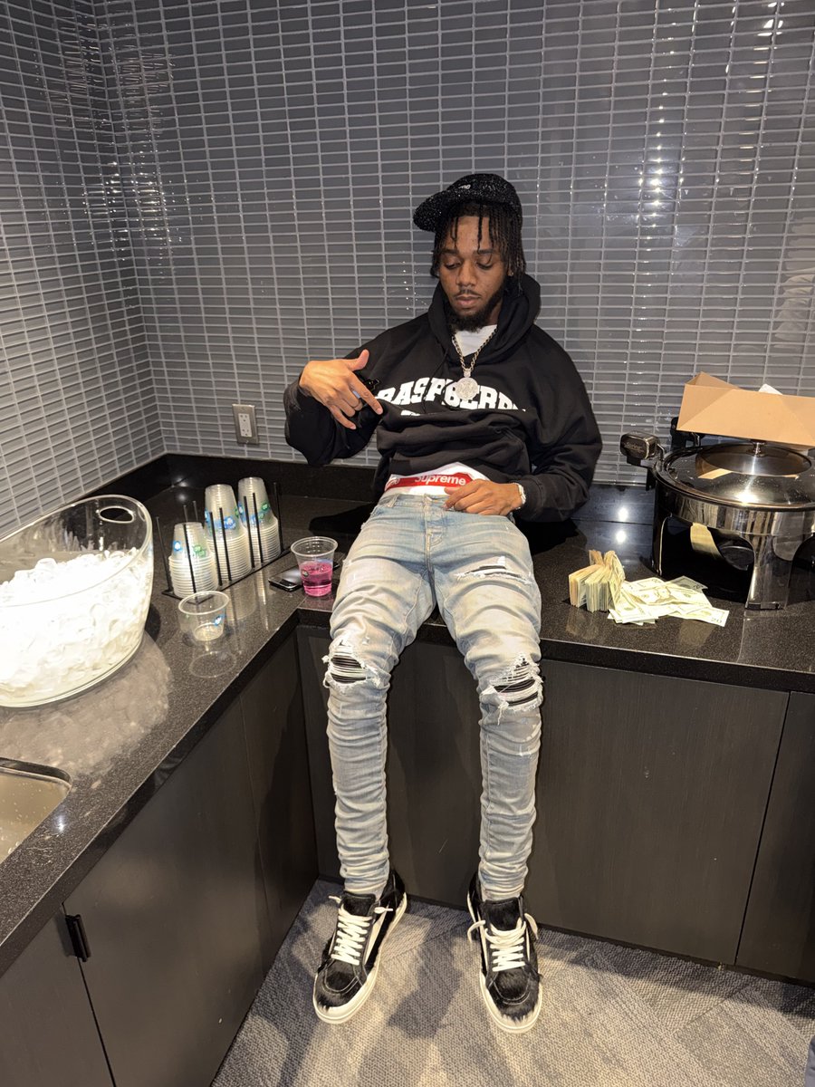 double m💰 tweet media