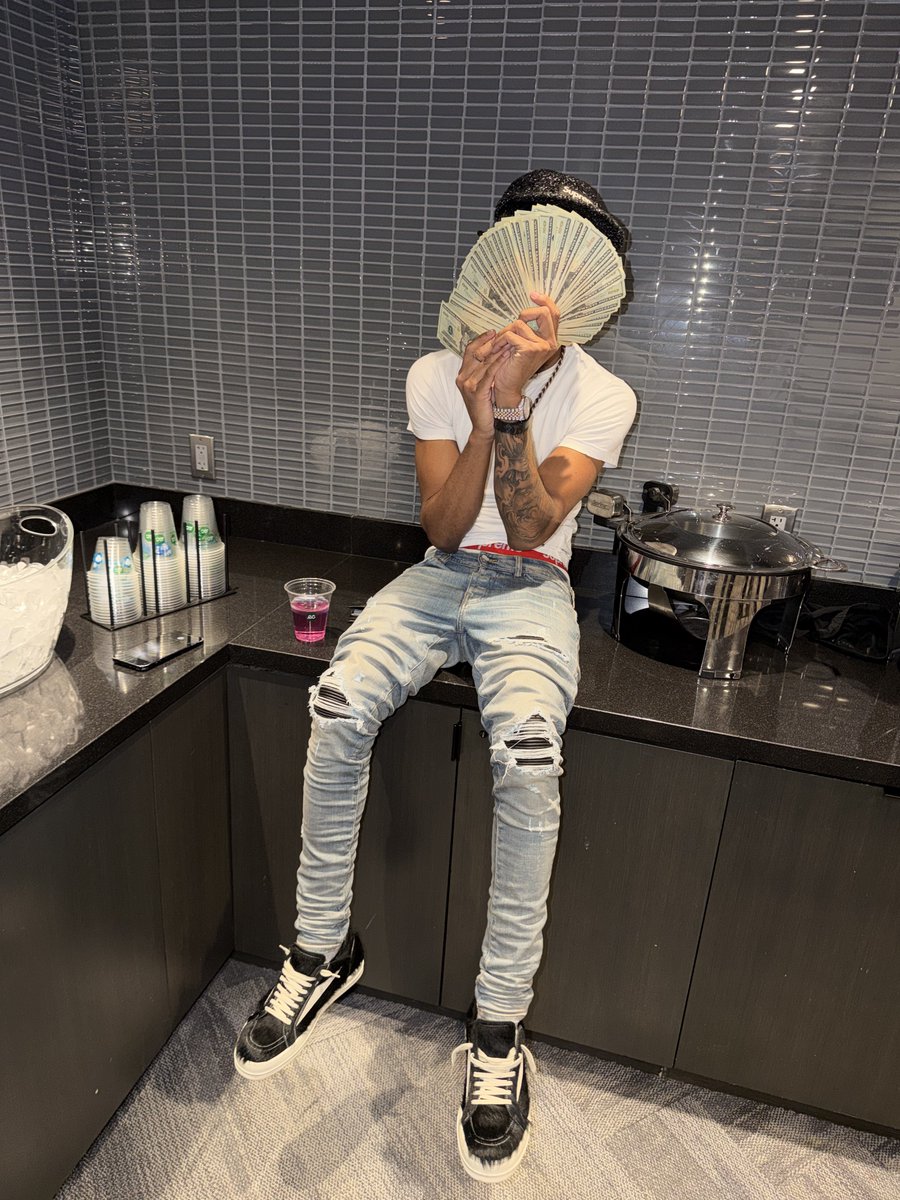 double m💰 tweet media