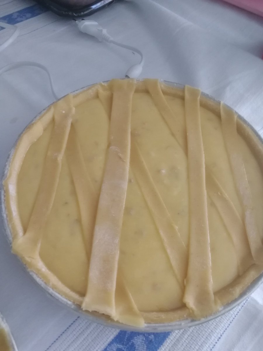 debmor22's tweet photo. @Uther_Pendrqgon Non è bella come quella del maestro Raffaele ma... Buona Pasqua https://t.co/rbyYHf6Pl2
