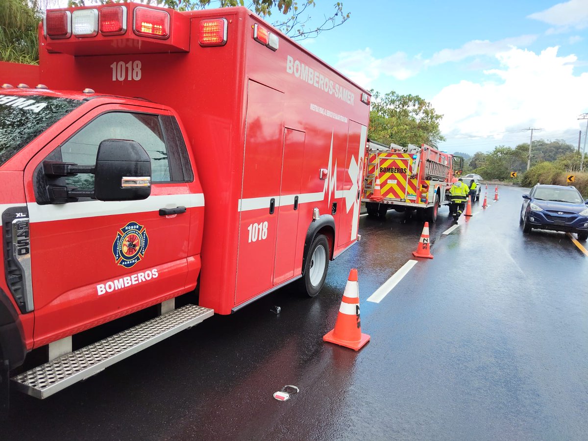 BCBRP's tweet photo. 🚨🚒 #Bugaba | Accidente en vía a Volcán deja 2 afectados. ⚠️ Conduce con precaución, respeta límites y evita distracciones. 🚗 Tu seguridad y la de otros depende de ti. https://t.co/L2xtNLixQN