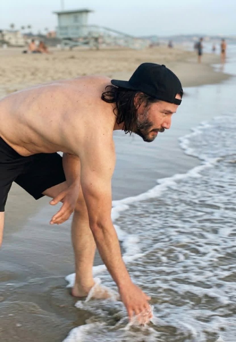 Real Keanu Reeves tweet media