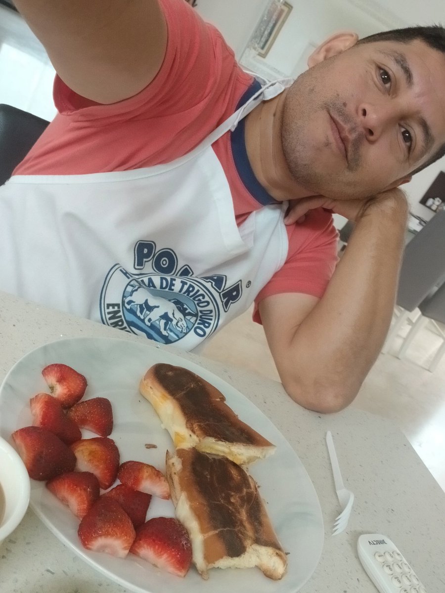 Feliz sábado de Gloria, quien me acompaña a desayunar? 
PD: ignoren el delantal 😅