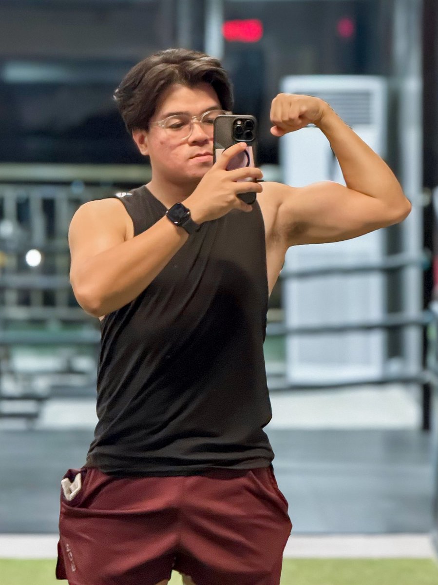 _rambautista's tweet photo. 2 years of winging it at the gym, running, and calorie defi(pos)it 🤭💪🏼 https://t.co/qULBABtJJi