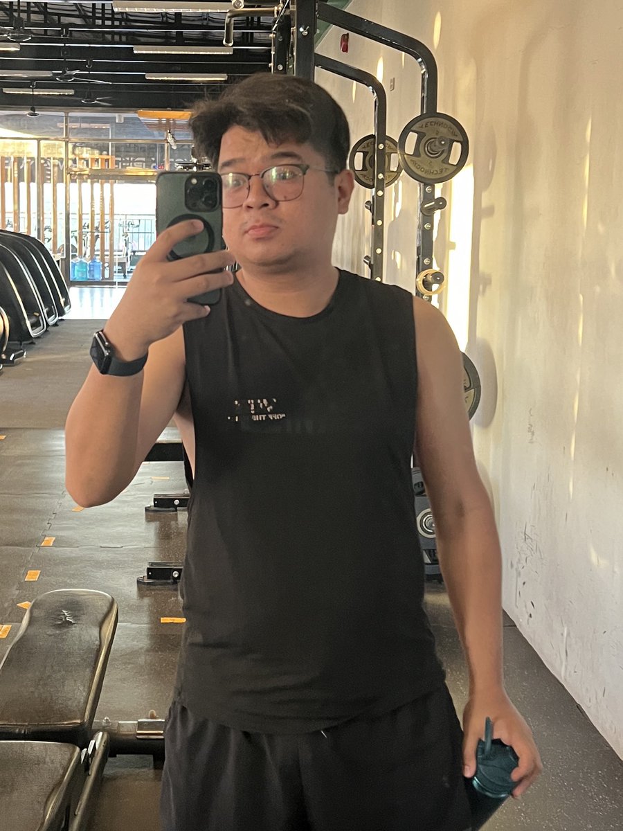 _rambautista's tweet photo. 2 years of winging it at the gym, running, and calorie defi(pos)it 🤭💪🏼 https://t.co/qULBABtJJi
