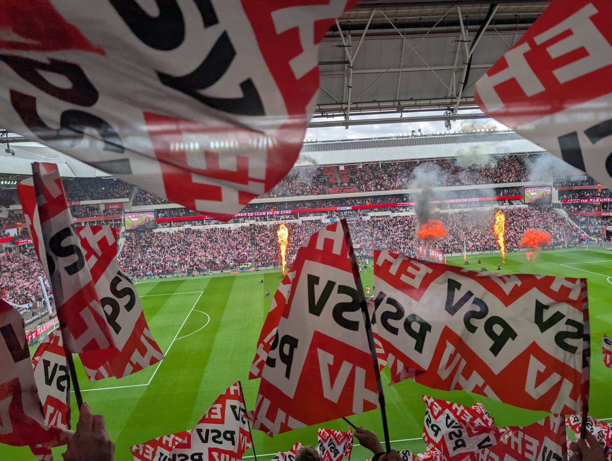 PSVSupp_Nijkerk's tweet photo. ๐ต๐ถ Weer staan we hier zoals altijd ๐ถ๐ต
#PSVUtr #RoadTo27 https://t.co/alwImpIaez