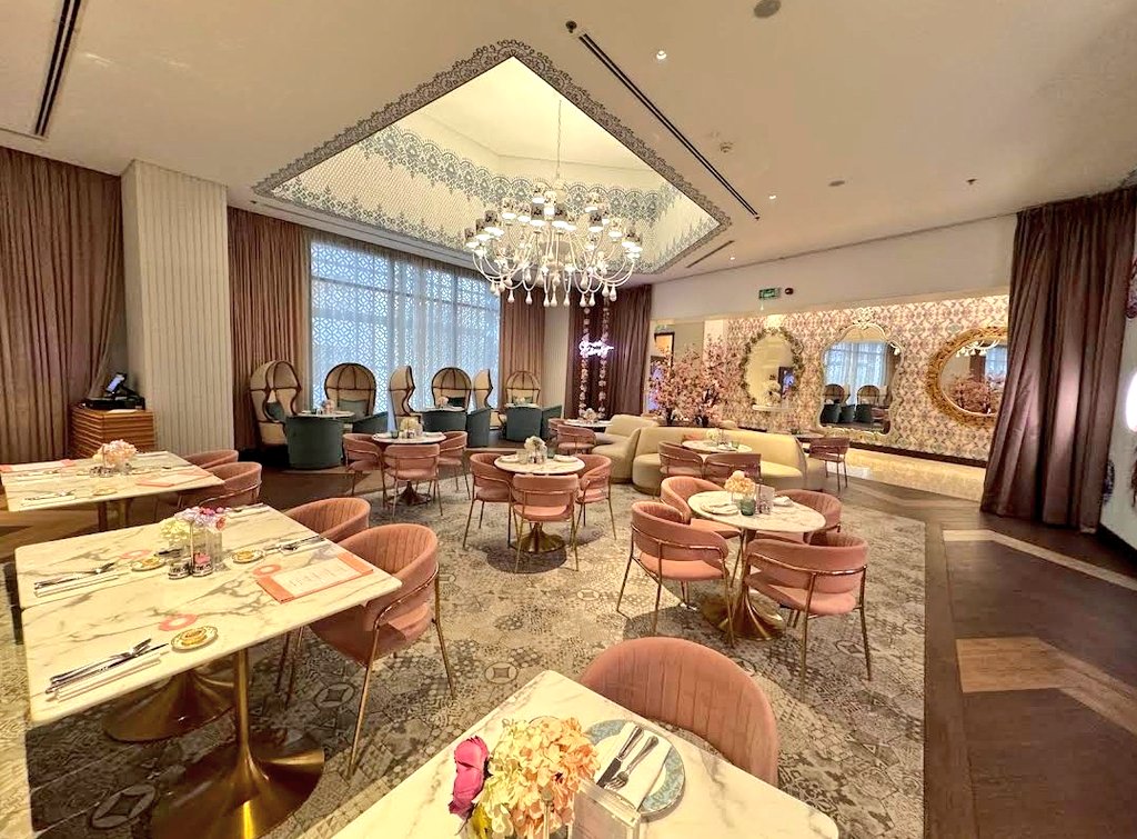 Rosalie Cafe

العليا
طريق خادم الحرمين الشريفين
0133311234 ☎️

انستقرام 🔻
instagram.com/rosaliealkhoba…

#الخبر
#الشرقية
#مقاعي_الدمام_والخبر

📍رابط الموقع 👇
maps.app.goo.gl/ZKSKXRQWaPmFKF…