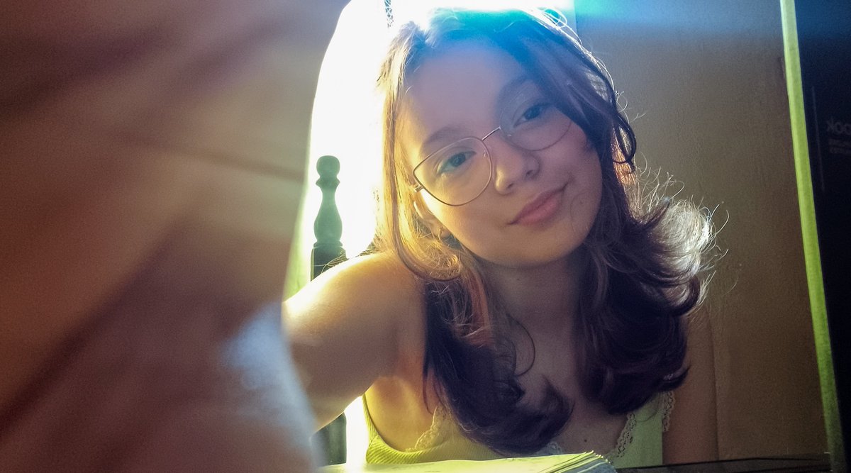 lilystudiess's tweet photo. buenos días mutis! que tal van hoy? 

hoy me toca estudiar un poquito más de pedagogía y terminar el tuto de mis apuntes que les prometí 

suerte y fuerzas para hoy! 🫰🏻✨💌
#studytwt #collegetwt https://t.co/xXH0YwG2Pg
