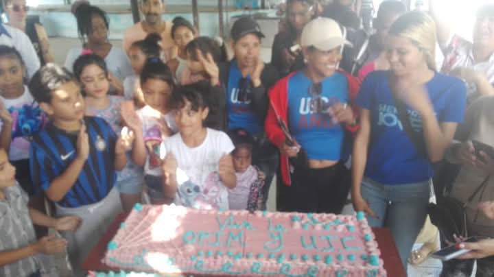 DilexsisC31392's tweet photo. Colombia #LasTunas #4deAbril
Hoy celebramos los 65 años de la OPJM y los 64 años de la UJC junto a pioneros y jóvenes en #Colombia, Las Tunas.  
🎉 Juegos, momentos culturales y un delicioso cake acompañaron la jornada, llena de alegría. https://t.co/0qPPWngcio