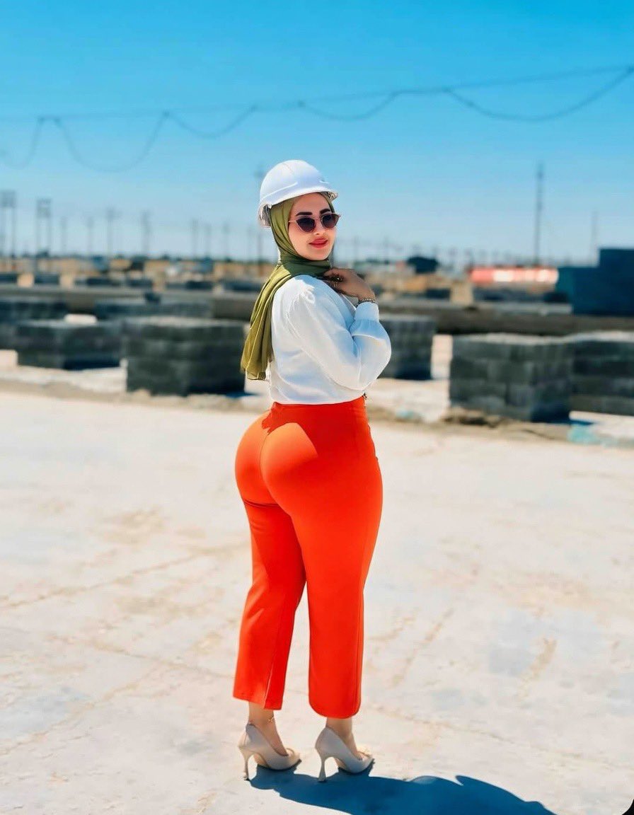 عبد خاضع لمولاتي امل tweet media