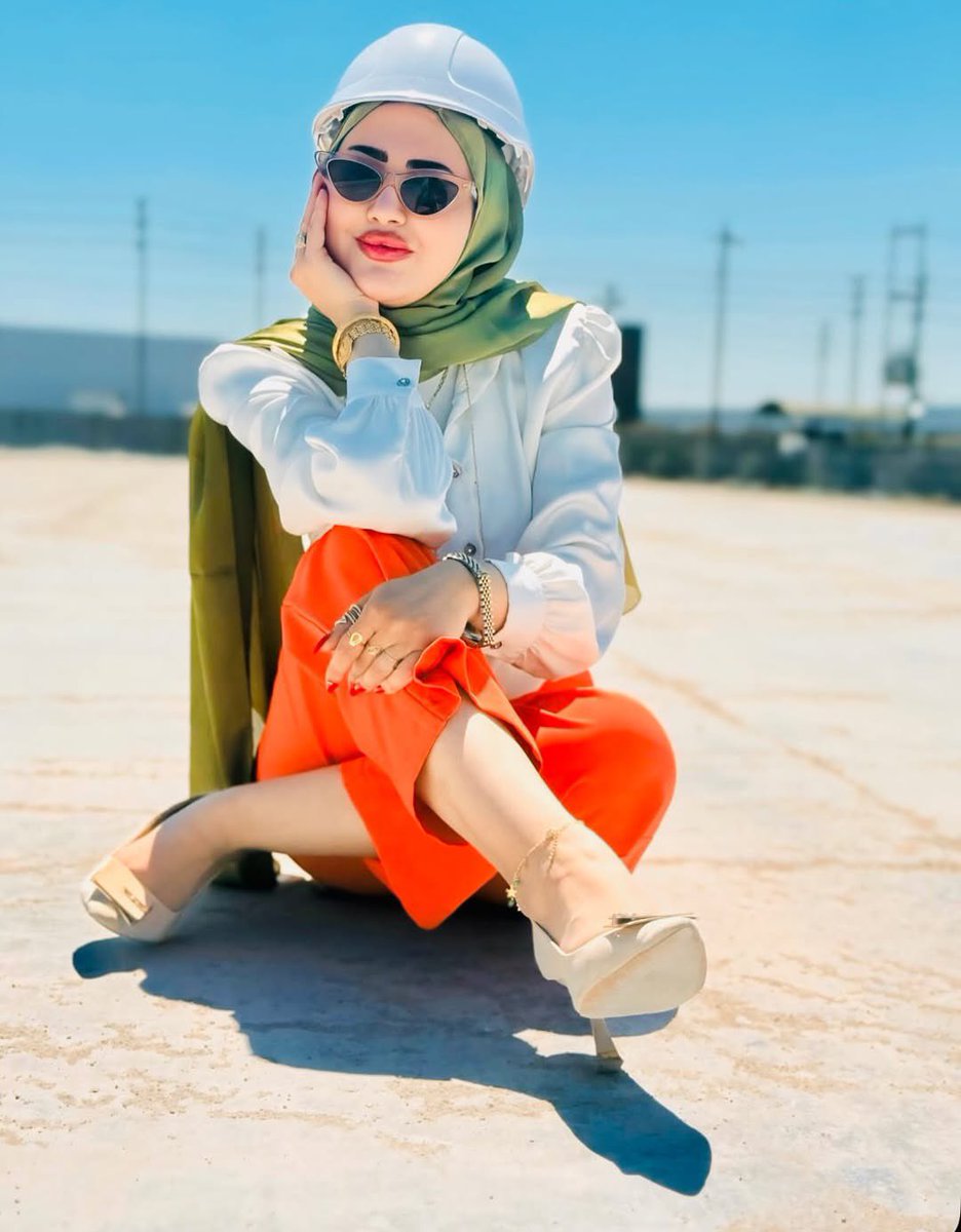 عبد خاضع لمولاتي امل tweet media