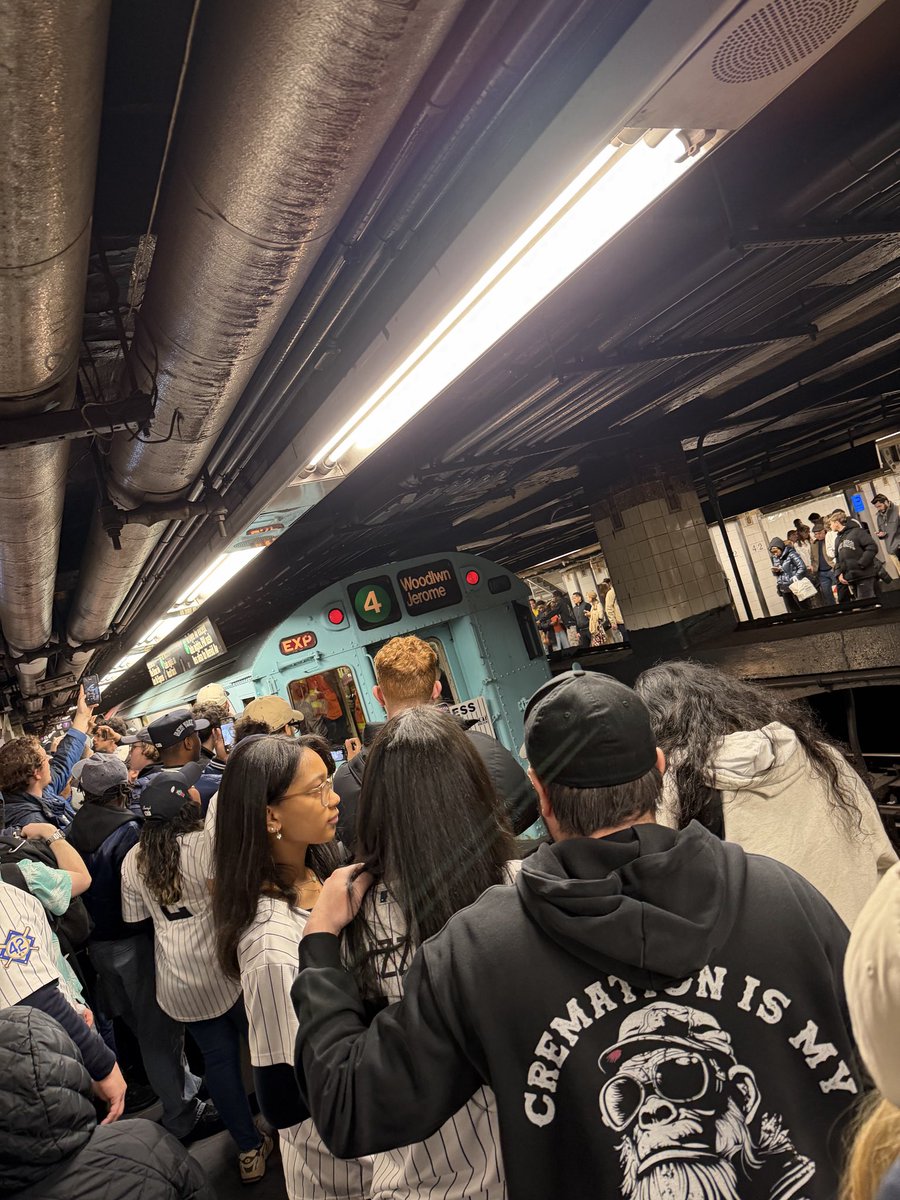 Prosecco Princess 🥂 tweet media