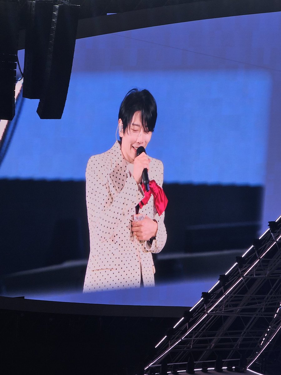 윤깃발 tweet media