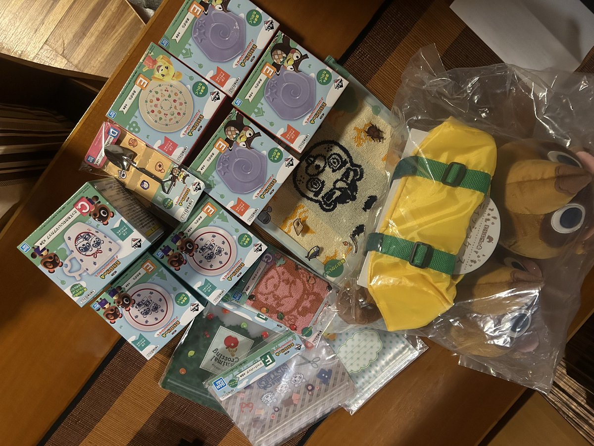 An_Man__'s tweet photo. @tyonori ねえ聞いて、
仕事前に行ったら3回だったんだけど、
仕事後最寄りの駅の小さいファミマ行ったら���制限で結構残ってて、、これ！！！！ https://t.co/jzPjar50fb