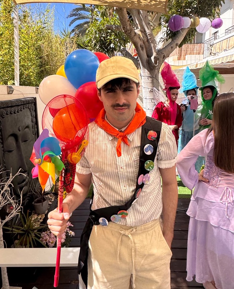 valent!na☾ tweet media