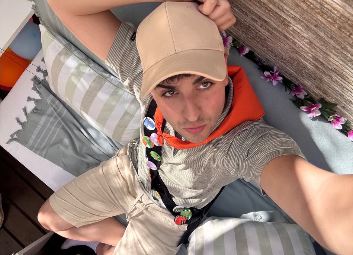 valent!na☾ tweet media