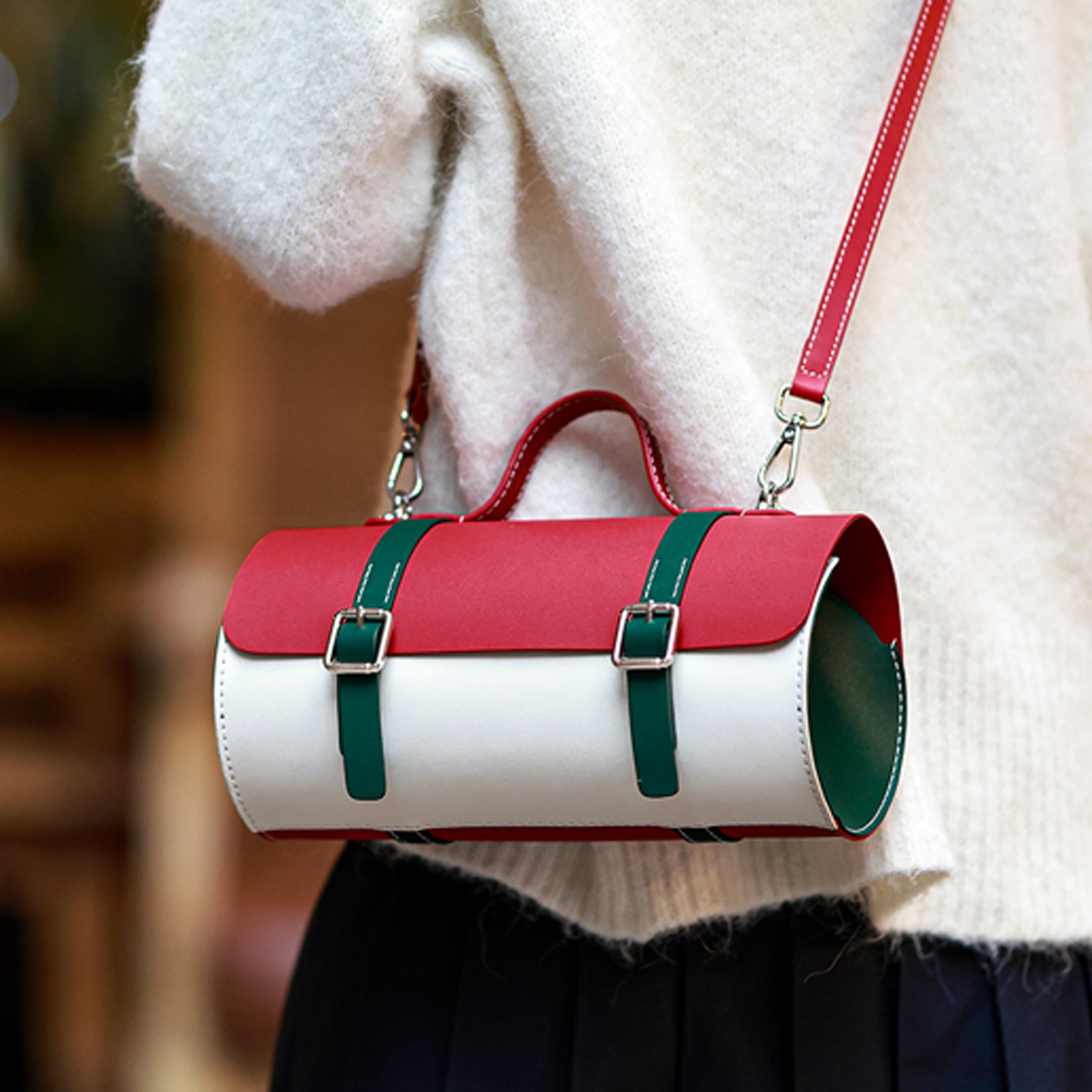 SolaceLeather's tweet image. This cylinder-shaped DIY leather bag is definitely not a basic style 👜

But that’s what makes it interesting.
solaceleather.com/products/db888
Comes in multiple colors too.

Question 👇
Unique bags or classic styles?
#DIYLeatherBag
#HandmadeBag
#LeatherCraft