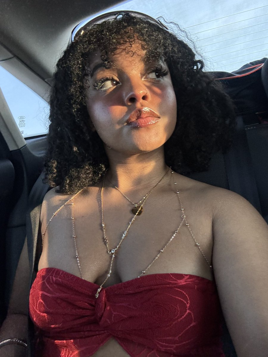 anna ☀️🌺🌙 tweet media