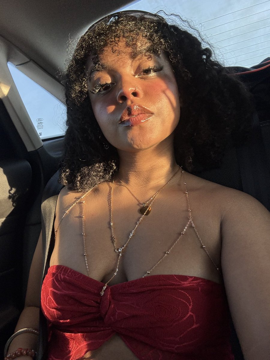 anna ☀️🌺🌙 tweet media