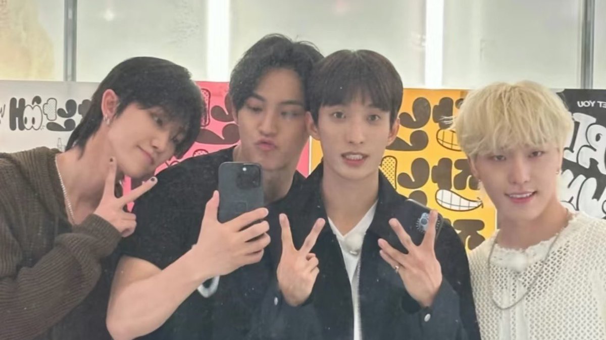 i • v8! 🌠 tweet media