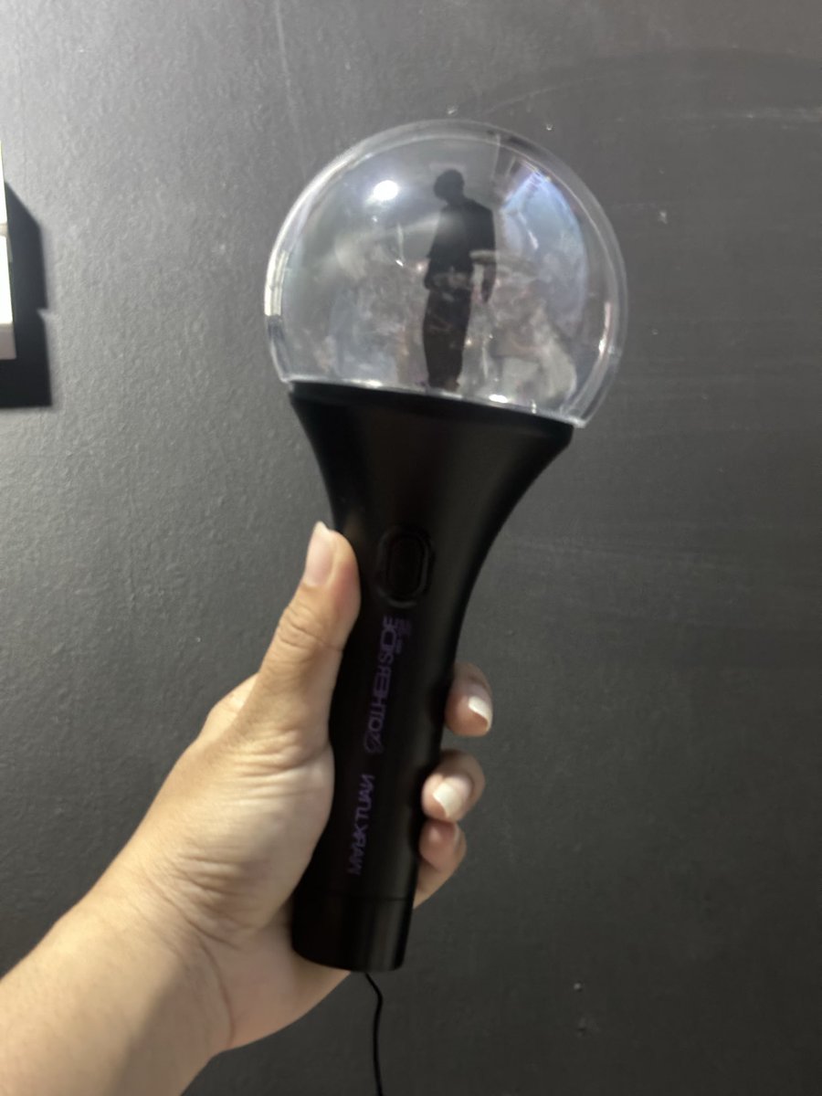 Yathawee1's tweet photo. ปล่อยแท่งไฟจากคอน the other side มือวัน 
ให้ถ่านสามก้อนที่มากับบงแต่แรก ไม่เคยเอาไปคอนเลย ชนมือได้แถวเมืองทองปากเกร็ดค่า #ของสะสมgot7 #ตลาดนัดอากาเซ่ #ตลาดนัดอากาเซ่got7 #ตลาดนัดกัซ #ตลาดนัดกัซเซบึน https://t.co/l9pLpsjZms