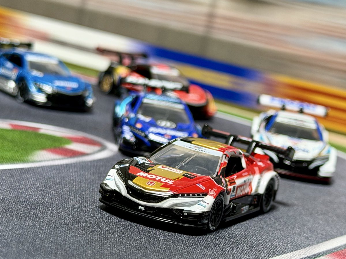 64minicar's tweet photo. TOMICA PREMIUM RACING 
HONDA NSX-GT
1/63SCALE

気づけば色々なNSX。
まとめて📸✨✨

#ジオラママット
#supergt #スーパーgt #トミカ
#diecastmodelcars https://t.co/0W5L40oceF