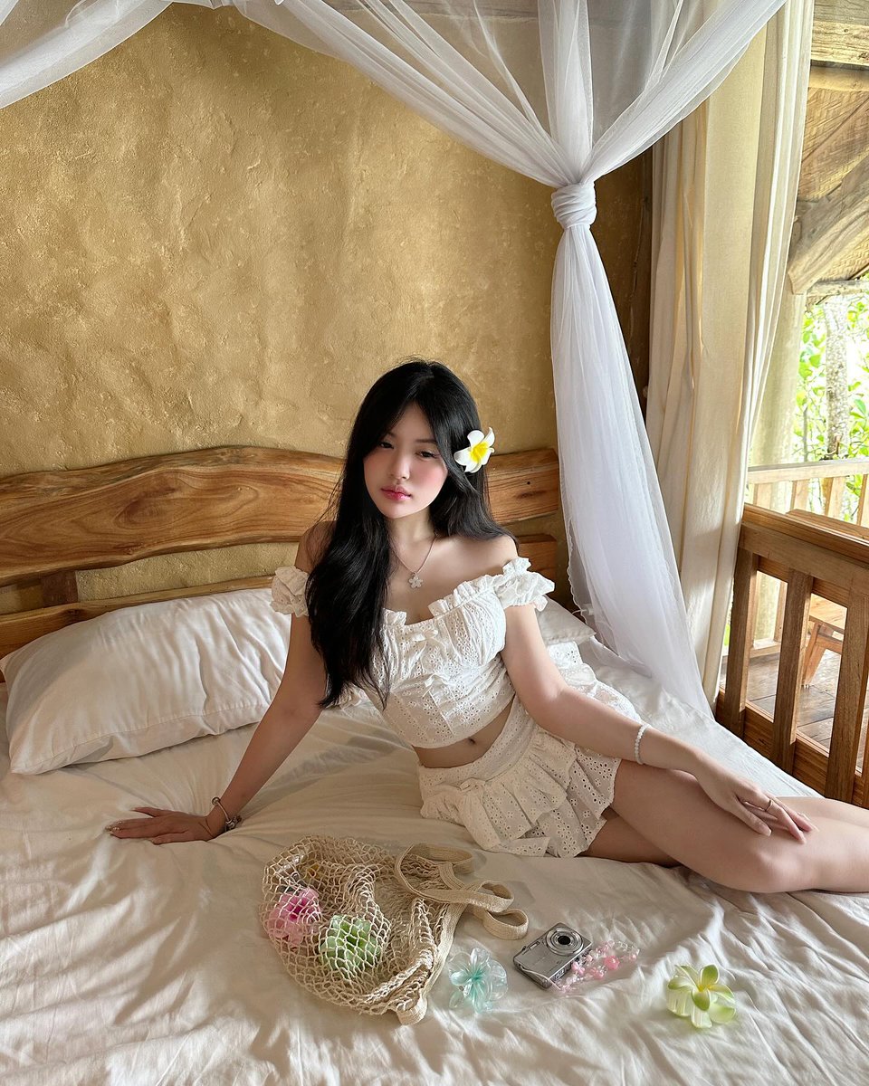 Albina Cowser tweet media