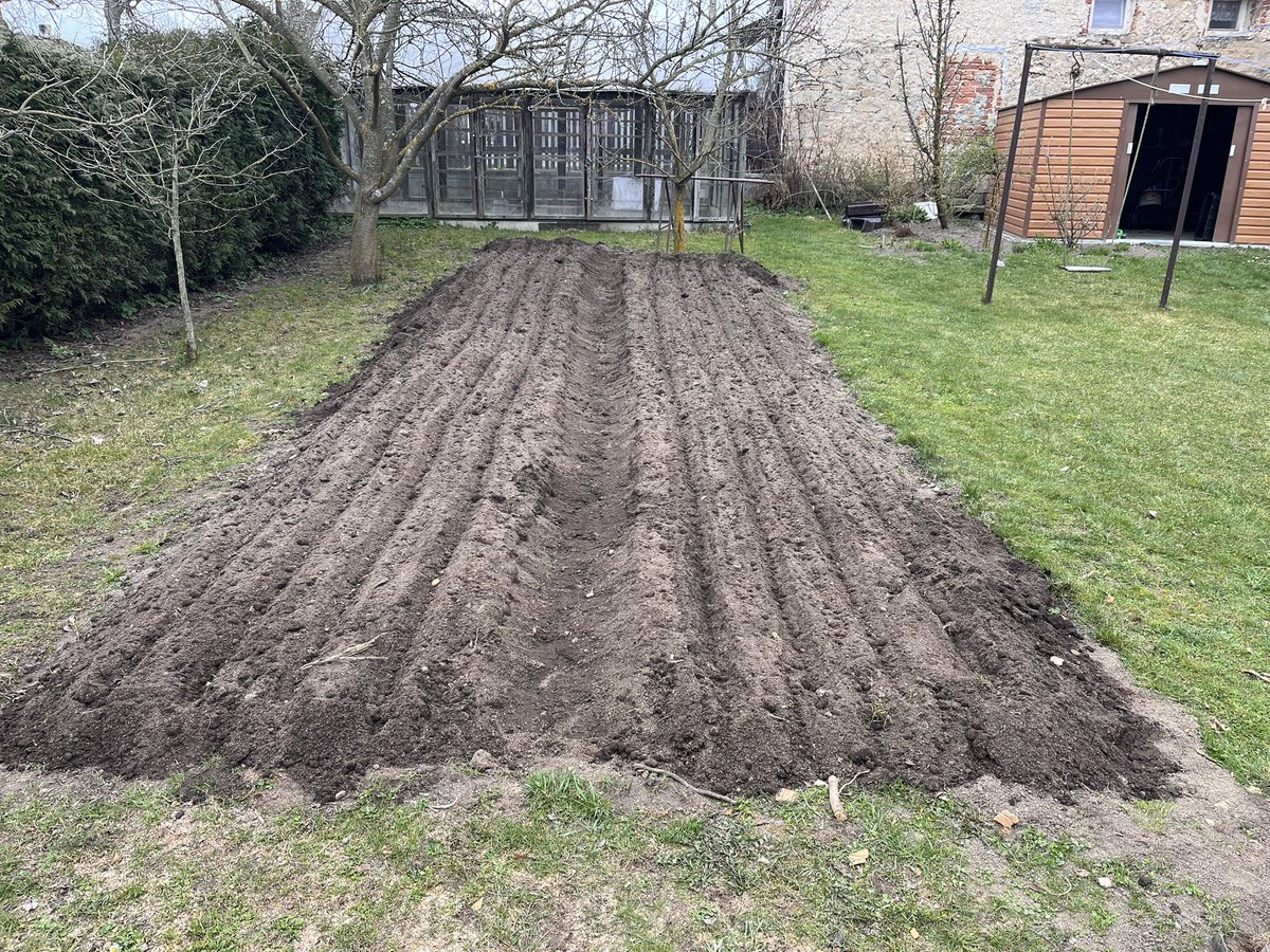 Pražák na vsi tweet media