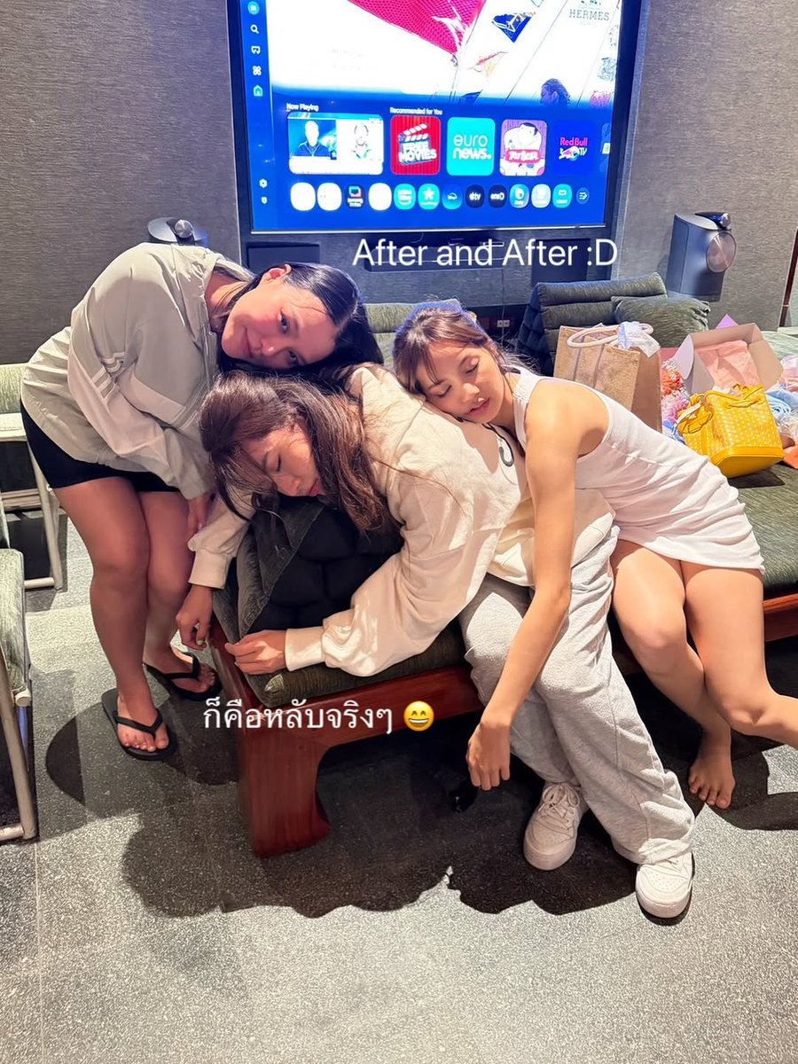 LaliceUpdates's tweet photo. “From sunset to blackout ☀️🏝️🍺🏓💤💤”
@wearelloud #LISA
#LalisaShinesAt29
#LISA_BDAY2026 https://t.co/gNzgViV3DD