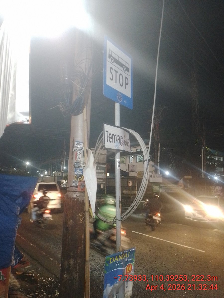 <a href="/merapi_uncover/">Merapi Uncover</a> 
Rambu2 berubah fungsi buat cantolan kawat..
Dibolehkan.
Lokasi tertera difoto