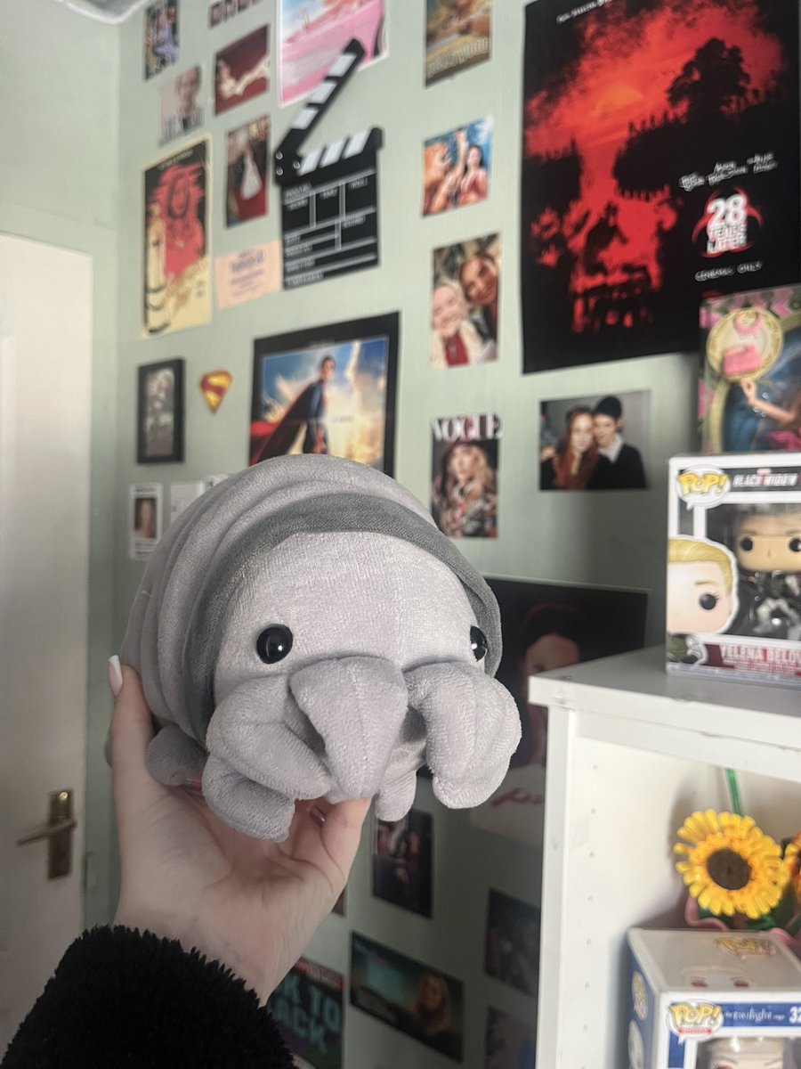 neonnostalgia's tweet image. i am that one oomf who does not play when it comes to mickey 17