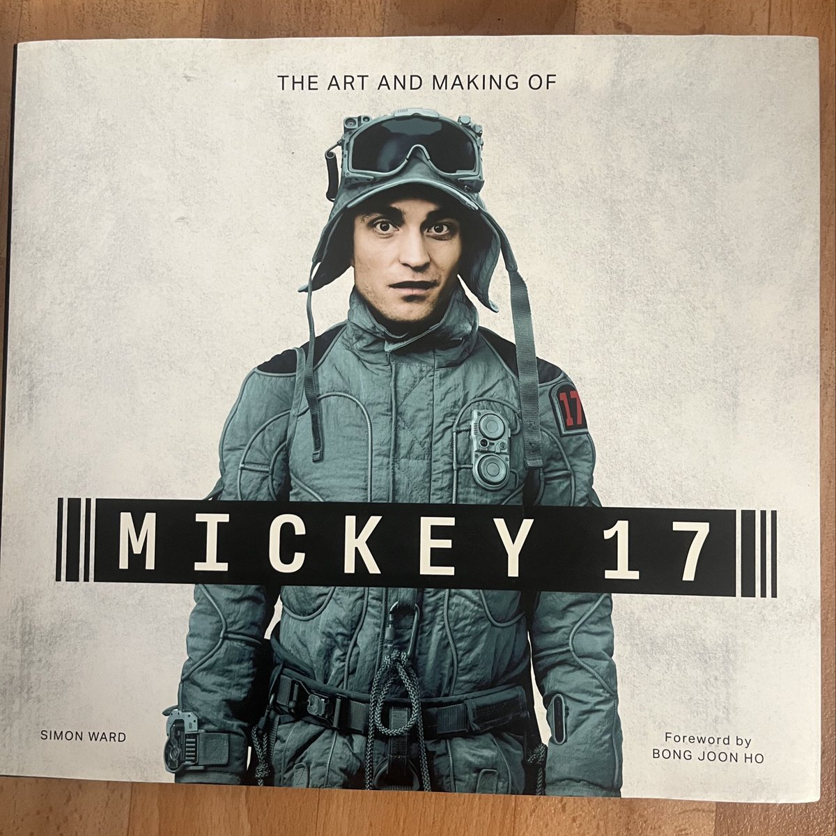 neonnostalgia's tweet image. i am that one oomf who does not play when it comes to mickey 17