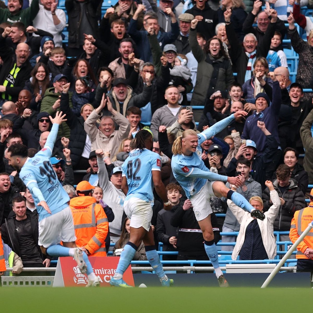 سـالـم tweet media