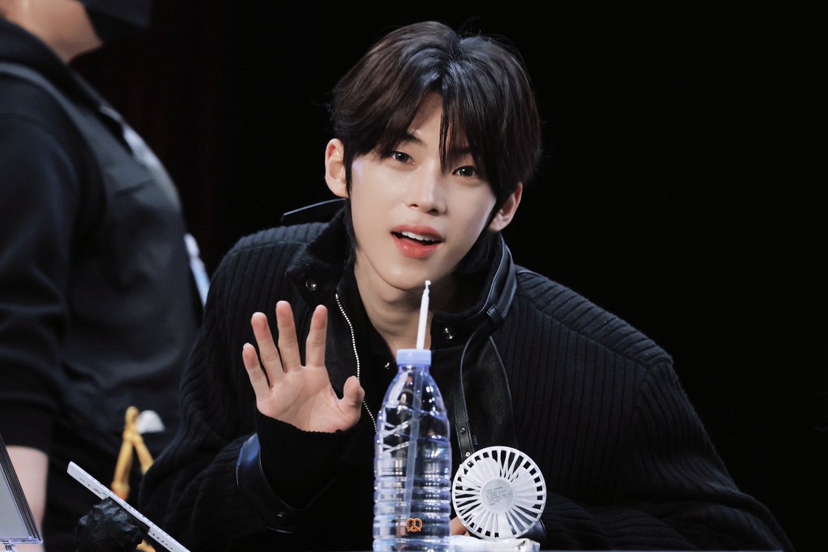 i33dot's tweet photo. 260321 
#김도훈 #kimdohun #idntt #아이덴티티 https://t.co/B8Ujv5GH2S