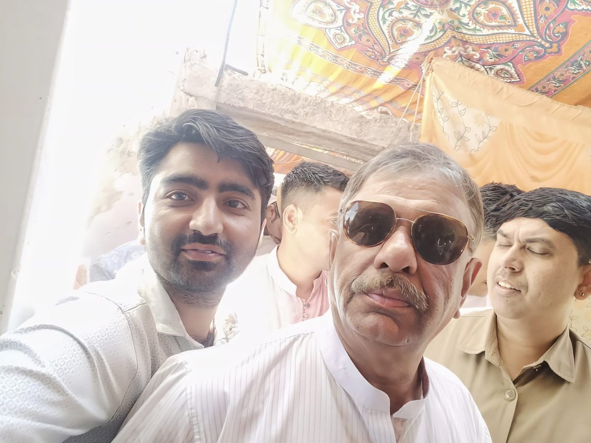 Manohar18136103's tweet photo. नर्सिंग एवं पैरामेडिकल भर्ती 2026 💐

आज दिनांक 04/04/26 को जोधपुर टीम "मनोहर परिहार के नेतृत्व में चिकित्सा मंत्री गजेंद्र सिंह खींवसर से व्यक्तिगत मुलाकात की गई।
राजा साहब ने अप्रैल माह में खुशखबरी का सकारात्मक आश्वासन मिला है। https://t.co/PdVkdcrETc