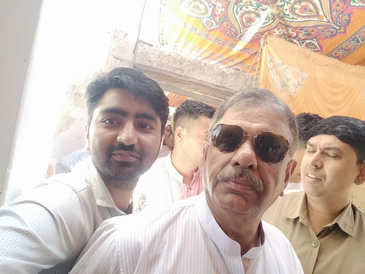Manohar18136103's tweet photo. नर्सिंग एवं पैरामेडिकल भर्ती 2026 💐

आज दिनांक 04/04/26 को जोधपुर टीम "मनोहर परिहार के नेतृत्व में चिकित्सा मंत्री गजेंद्र सिंह खींवसर से व्यक्तिगत मुलाकात की गई।
राजा साहब ने अप्रैल माह में खुशखबरी का सकारात्मक आश्वासन मिला है। https://t.co/PdVkdcrETc