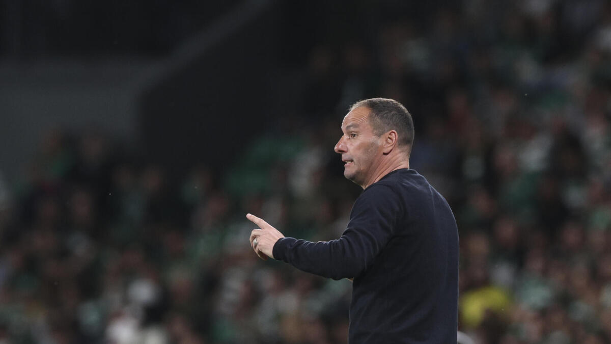 PortalDragoes's tweet image. Declarações do treinador do Santa Clara após a derrota por 4-2 frente ao Sporting, em Alvalade, na 28.ª jornada da I Liga Análise ao jogo e incidências: “Acho que entrámos bem, fizemos um golo, houve um lance com o Gabriel [Silva] isolado em que o fiscal… dlvr.it/TRsmP6