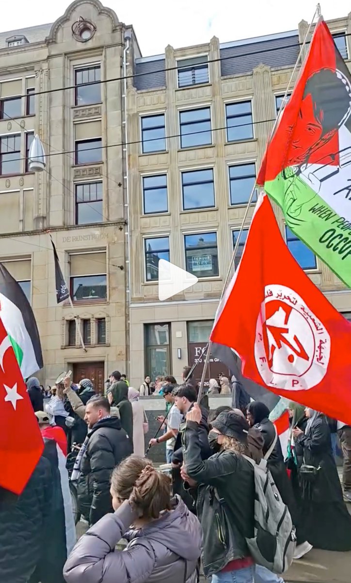 BobHGL's tweet image. PGNL, de afdeling Nederland van de politieke tak van Hamas in Europa, brengt steeds gretig de PFLP vlag en de vlag van het Iraanse misdadige regime in beeld.
Het Popular Front for the Liberation of Palestine heeft als doel de vernietiging van de staat Israël.
Het PFLP staat op de