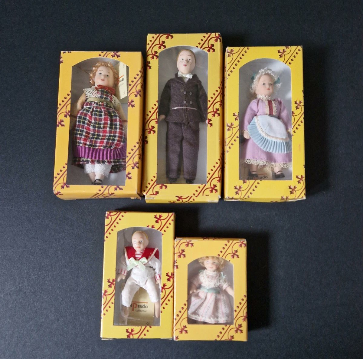 vintage_search's tweet image. For sale: 
Vintage 12th Scale Dollshouse Dolls by Del Prado

ebay.co.uk/usr/miss_thurs…

#VintageDolls #miniatures #Hobbies