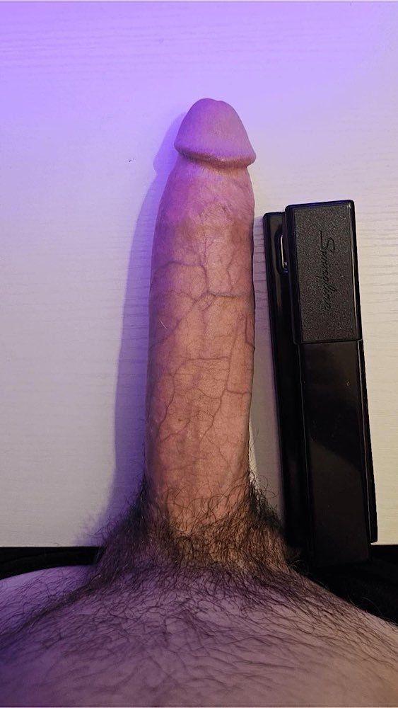 Only hung tweet media