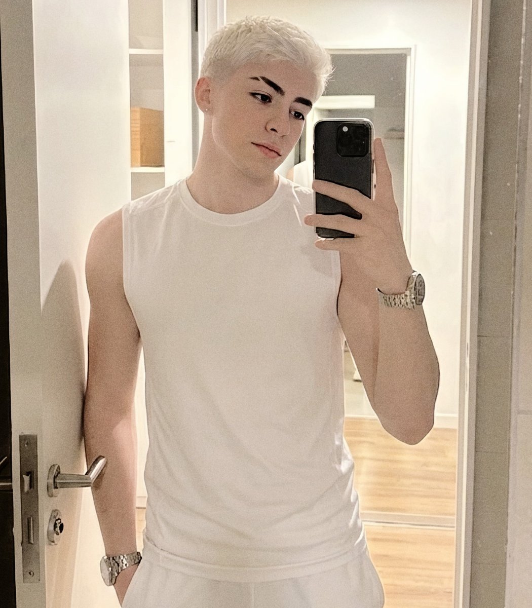 ᅠ𝒢𝐢𝐫𝐥 𝓈𝐭𝐫𝐞𝐚𝐦𝐢𝐧𝐠 𖹭 .ᐟᅠ tweet media