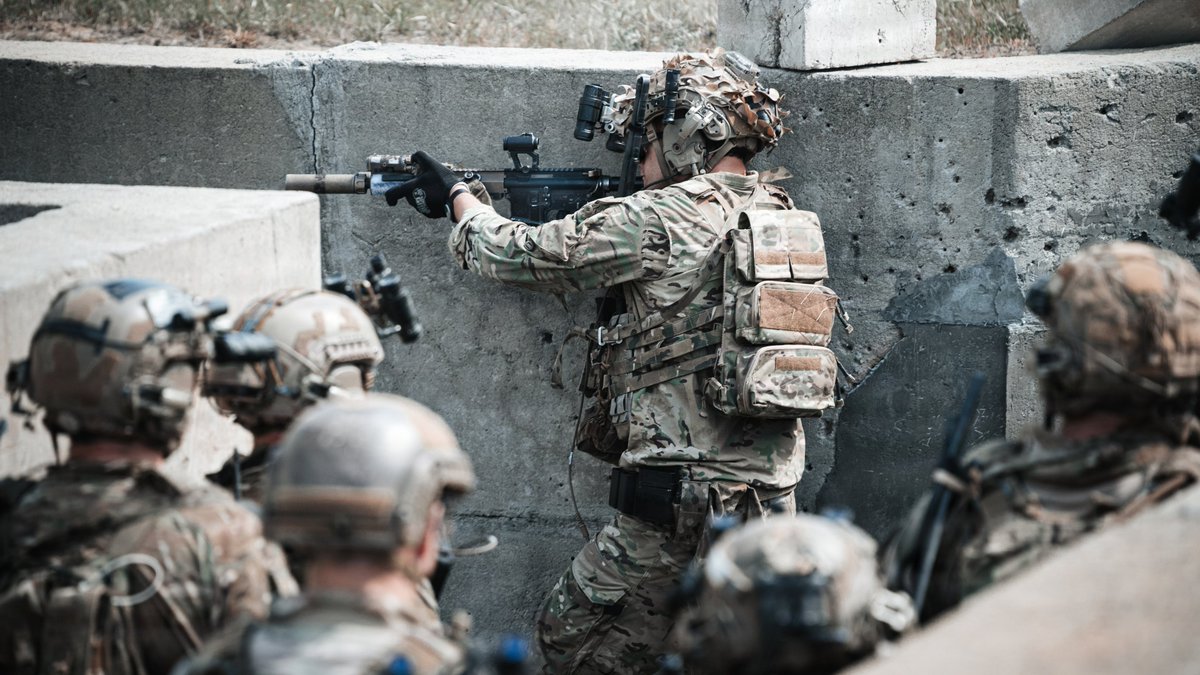 ᴅᴇᴡ tweet media