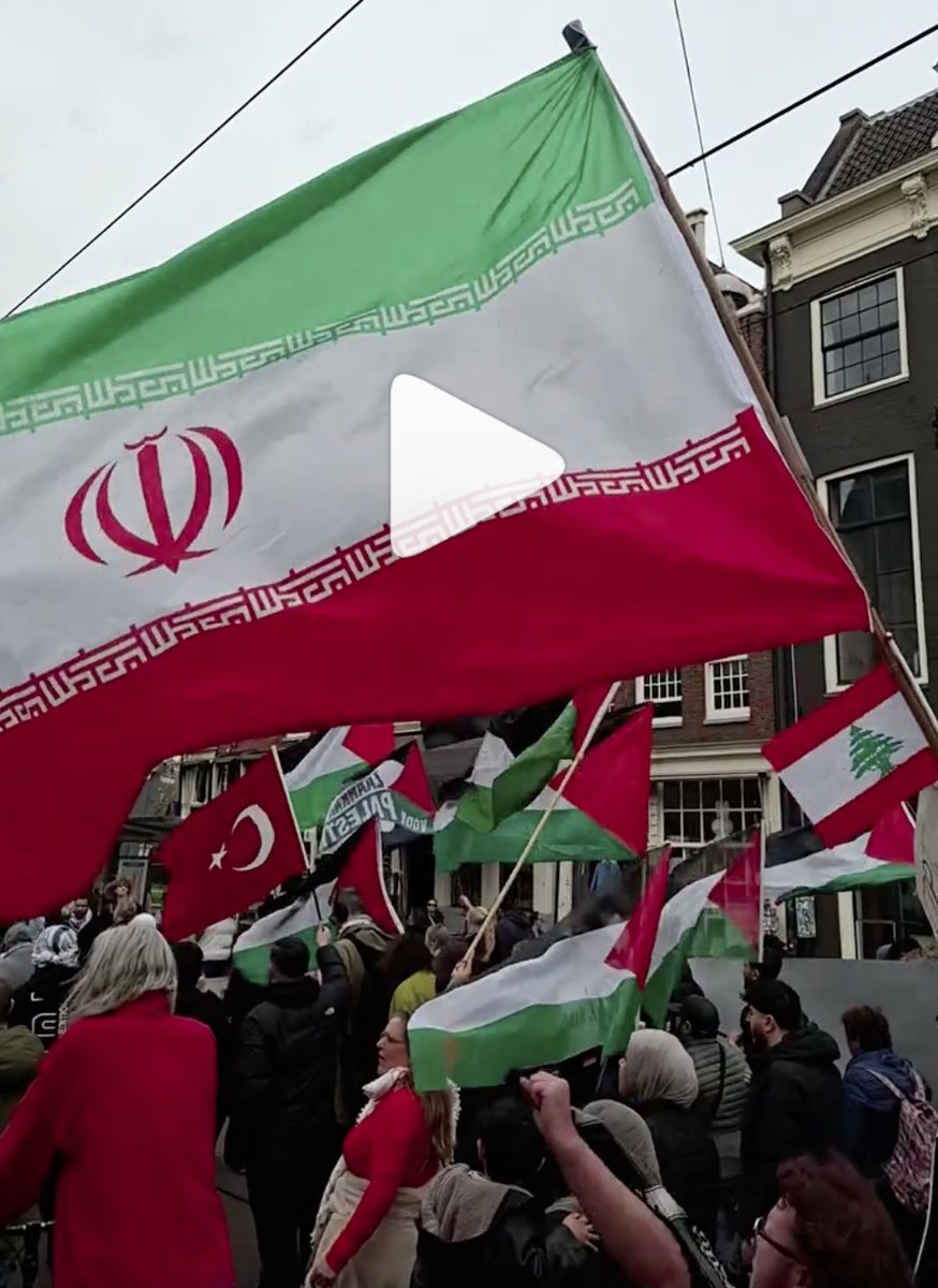 BobHGL's tweet image. PGNL, de afdeling Nederland van de politieke tak van Hamas in Europa, brengt steeds gretig de PFLP vlag en de vlag van het Iraanse misdadige regime in beeld.
Het Popular Front for the Liberation of Palestine heeft als doel de vernietiging van de staat Israël.
Het PFLP staat op de