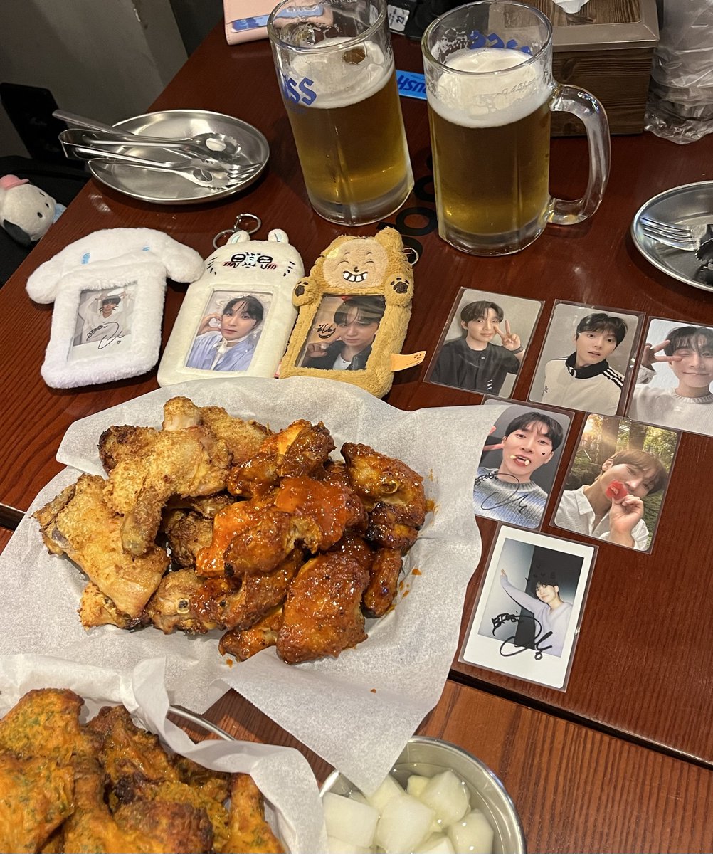 0ox28's tweet photo. 조이플콘서트뒷풀이🍻 https://t.co/UtV95xGq2V