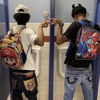 MS06ZAKU_II's tweet image. us with the black lipstick #OurMinds